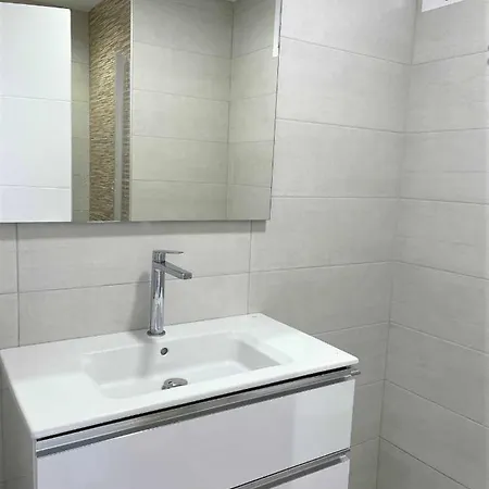 Apartment 510a Vora 3 *